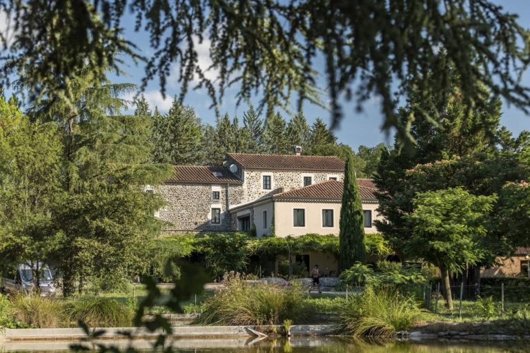 Un été en famille au coeur de l&rsquo;Ardèche  – 100 % Vacances Ensemble –